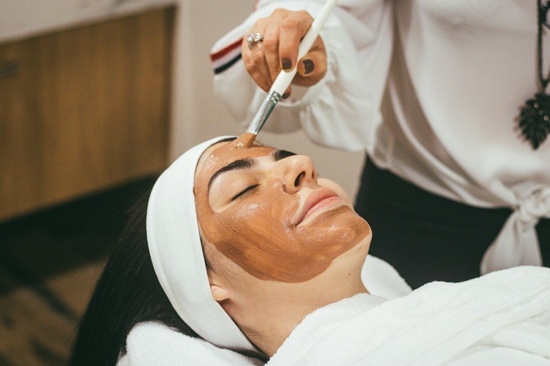 Gentle Facial Care and Brow Grooming